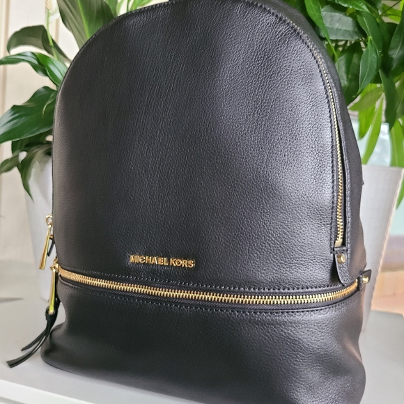 Michael kors backpack - Picture 2 of 11